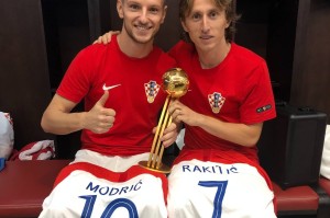 再见！37岁巴萨传奇正式退役，19年囊括18冠，进入管理层担任助理