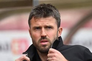 曼联宣布新帅人选：卡里克时隔四年回归，携四名助手签约半年