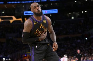 扛着球队走！詹姆斯：这个年纪还能打热爱的比赛很幸运