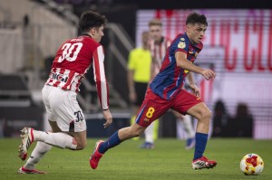 巴萨遭重创！费兰托雷斯伤停缺战欧冠，弗里克紧急调整攻击线