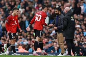 曼联0-3曼城弗爵看了都愁眉！阿莫林拒绝改变战术，回应下课前景