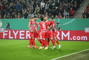 足坛悲喜一夜！拜仁1-2爆大冷18轮不败终结，皇马2-0反超巴萨，多特蒙德3-0大胜