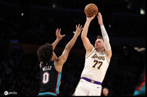 东契奇36+9+8詹姆斯26+7+10 湖人逆转灰熊